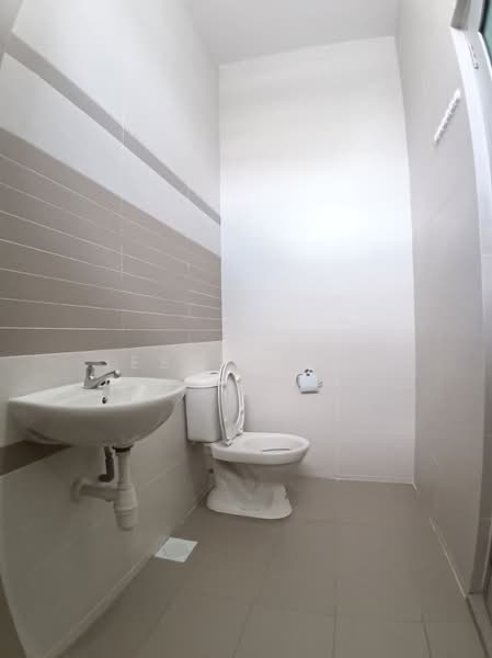 Apartment for Rent at The Seed Taman Sutera Utama - Jessica Ma - Bathroom - PropertyGuru.com.my