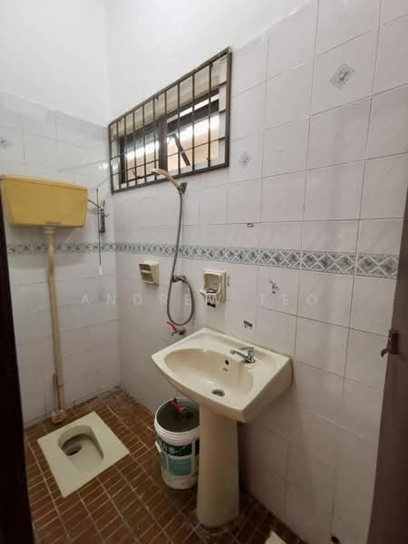 1-storey Terraced House for Sale in Taman Daya (Johor Bahru) - Andrew Teo - Bathroom - PropertyGuru.com.my