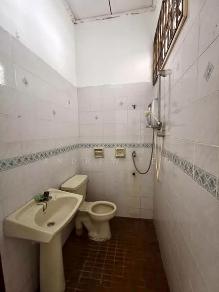 1-storey Terraced House for Sale in Taman Daya (Johor Bahru) - Andrew Teo - Bathroom - PropertyGuru.com.my