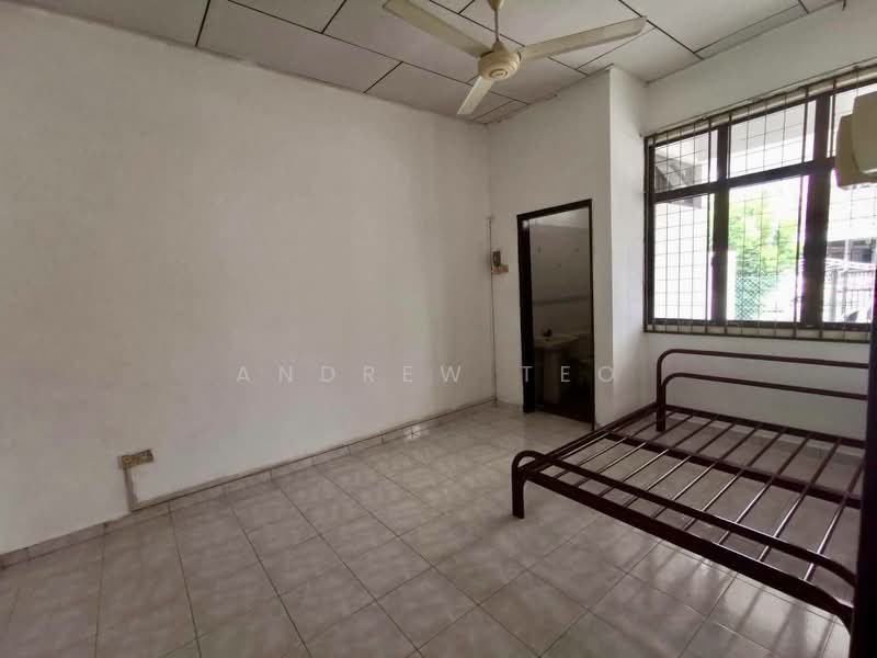 1-storey Terraced House for Sale in Taman Daya (Johor Bahru) - Andrew Teo - Bedroom - PropertyGuru.com.my