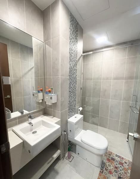 Condominium for Sale at Queens Residences Q1 @ Queens Waterfront - Minggie . - Bathroom - PropertyGuru.com.my