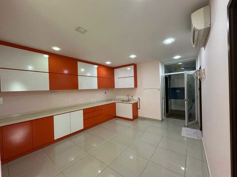 Cluster House for Sale in Ulu Tiram (Johor) - Tom Chiew - Kitchen - PropertyGuru.com.my