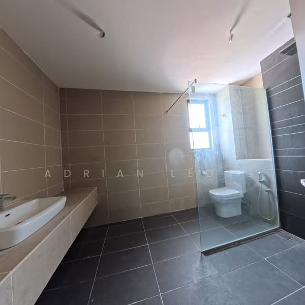 Semi-Detached House for Sale in Bandar Kinrara Seksyen 8 (Bandar Kinrara) - Adrian Leong - Bathroom - PropertyGuru.com.my