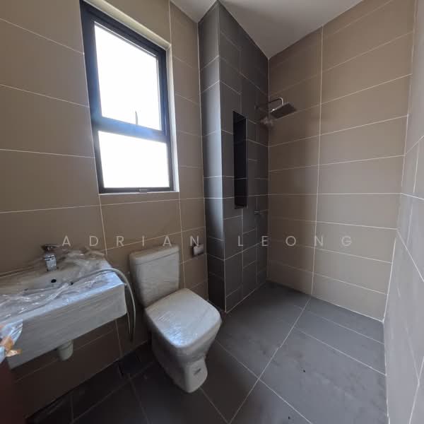 Semi-Detached House for Sale in Bandar Kinrara Seksyen 8 (Bandar Kinrara) - Adrian Leong - Bathroom - PropertyGuru.com.my