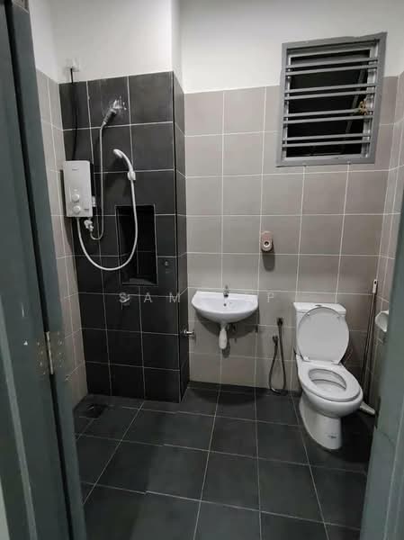 Jalan Bayu @ Pasir Gudang untuk Untuk Disewa - RM 2,000 /bulan, Mac 2026 - Bathroom - PropertyGuru.com.my