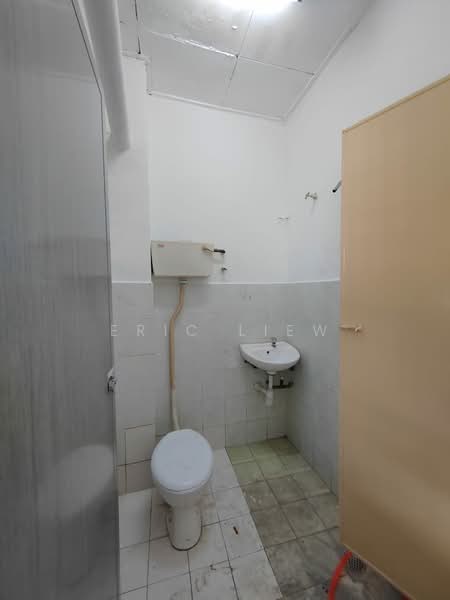 2-storey Terraced House for Sale in Taman Maju (Kajang) - Eric Liew - Bathroom - PropertyGuru.com.my