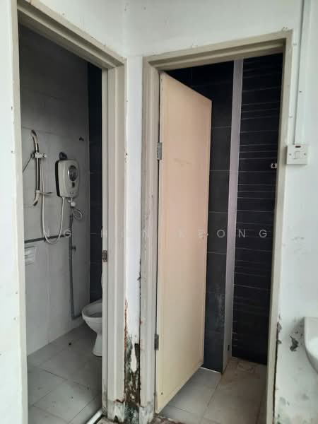 Shop / Office for Rent in Puchong (Selangor) - Ng Hon Keong - Bathroom - PropertyGuru.com.my
