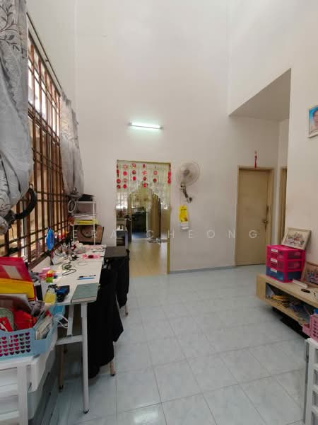 1-storey Terraced House for Sale in Taman Setia Indah (Tebrau) - Vera Cheong - Living Room - PropertyGuru.com.my