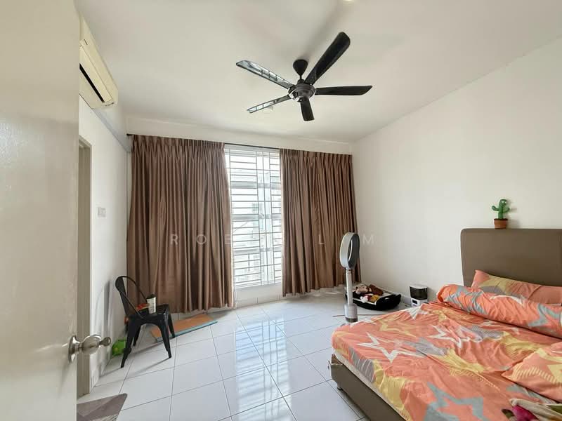 2.5-storey Terraced House for Sale in Bandar Seri Alam (Masai) - Robin Lim - Bedroom - PropertyGuru.com.my