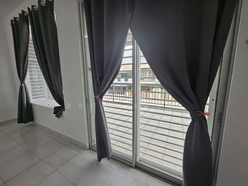 Taman Scientex Kulai 2 untuk Untuk Disewa - RM 2,000 /bulan, Mac 2026 - Balcony - PropertyGuru.com.my