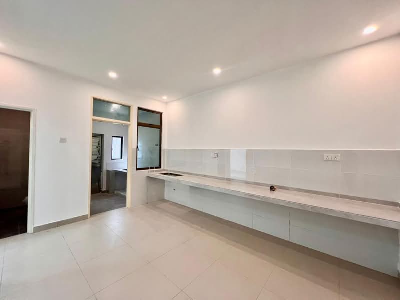 Rini Home 8 Mutiara Rini untuk Untuk Dijual - RM 920,000, Mac 2026 - Kitchen - PropertyGuru.com.my