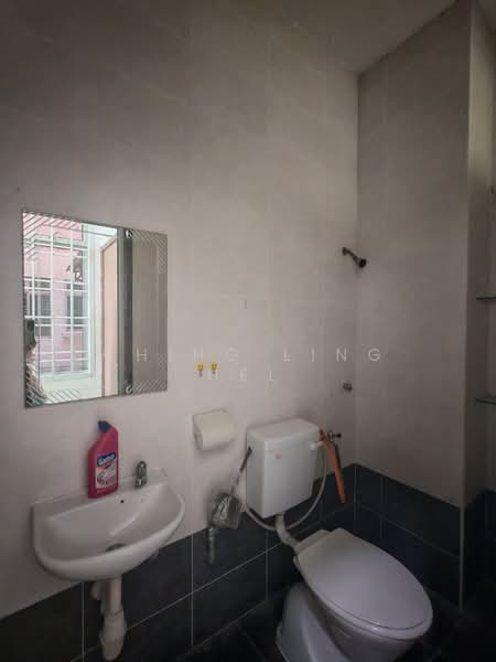 Lake View Suites untuk Untuk Disewa - RM 1,500 /bulan, Mac 2026 - Bathroom - PropertyGuru.com.my