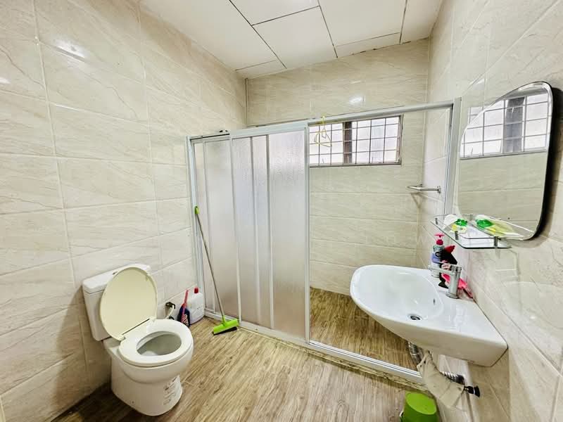 Bungalow for Sale in Taman Taynton View (Cheras) - Michelle Siow - Bathroom - PropertyGuru.com.my