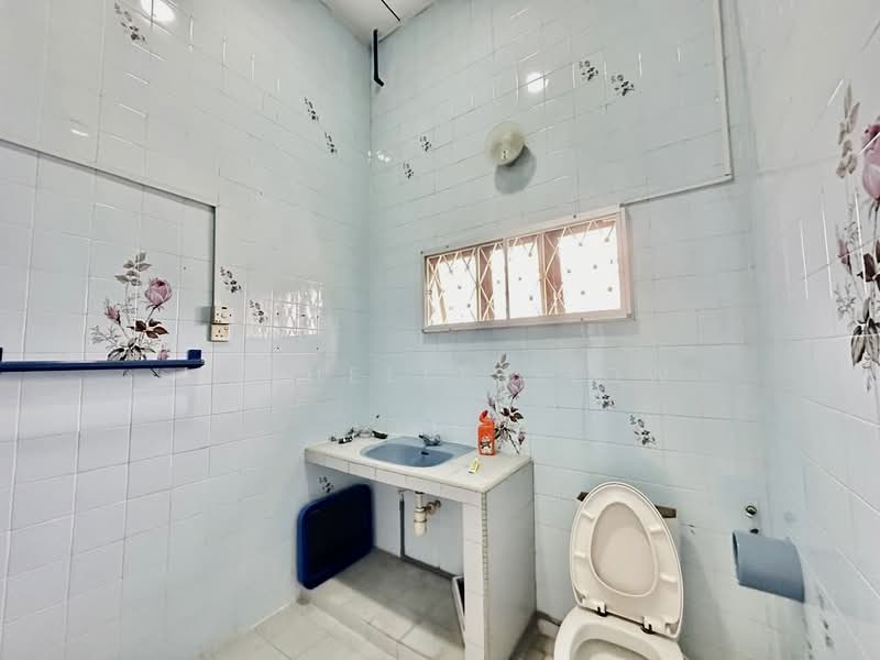 Bungalow for Sale in Taman Taynton View (Cheras) - Michelle Siow - Bathroom - PropertyGuru.com.my