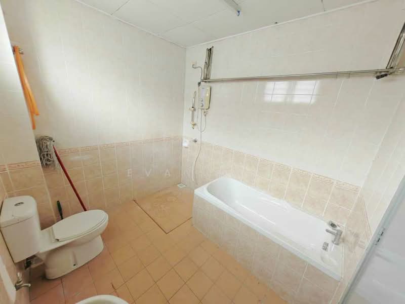 Semi-Detached House for Sale in Puchong (Selangor) - Evan Goh - Bathroom - PropertyGuru.com.my