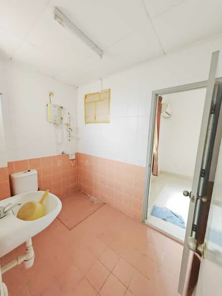 Semi-Detached House for Sale in Puchong (Selangor) - Evan Goh - Bathroom - PropertyGuru.com.my