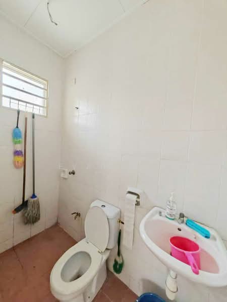 Semi-Detached House for Sale in Puchong (Selangor) - Evan Goh - Bathroom - PropertyGuru.com.my