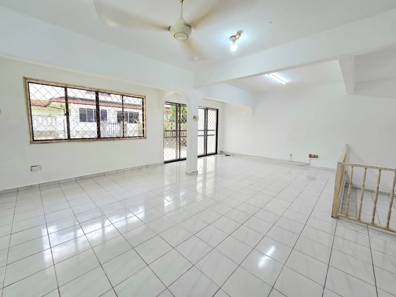 2-storey Terraced House for Rent in Taman Pelangi (Johor Bahru) - Jimmy Ng - Living Room - PropertyGuru.com.my