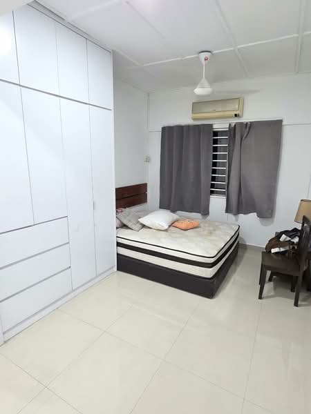 Kondominium untuk Dijual di Sri Hijau - Jackie Ng - Master Bedrooms with Build-in Wardrobe - PropertyGuru.com.my