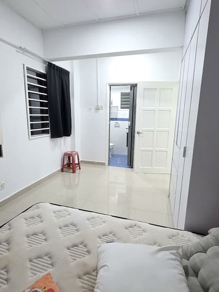 Kondominium untuk Dijual di Sri Hijau - Jackie Ng - Master Bedrooms attached Bathrooms - PropertyGuru.com.my