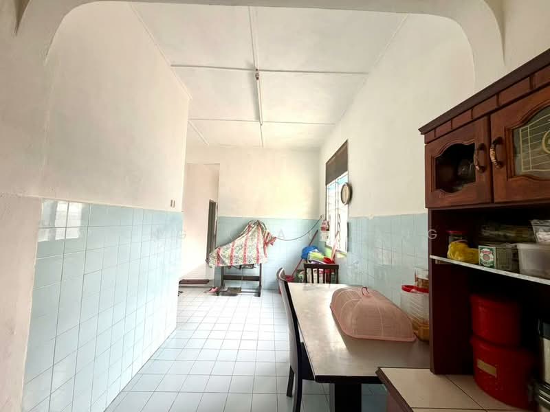 1-storey Terraced House for Sale in Taman Johor Jaya (Johor Bahru) - Hong Xuan Tang - Kitchen - PropertyGuru.com.my