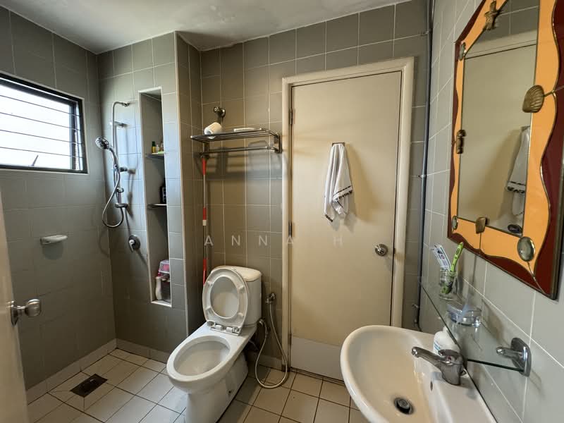 3-storey Terraced House for Sale in Taman Esplanad (Bukit Jalil) - Anna H - Bathroom - PropertyGuru.com.my