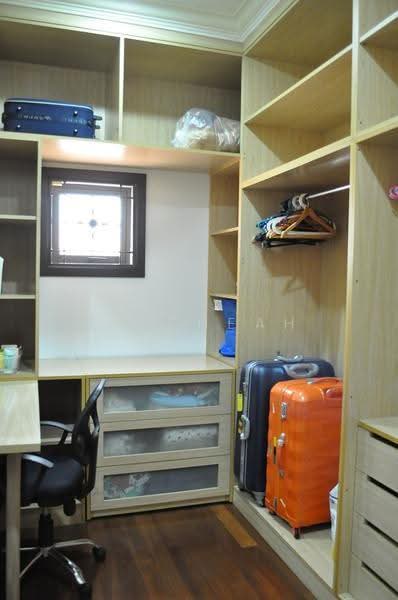 Rumah Banglo untuk Dijual di Kota Kemuning (Shah Alam) - ET Cheah - Walk In Wardrobe - PropertyGuru.com.my