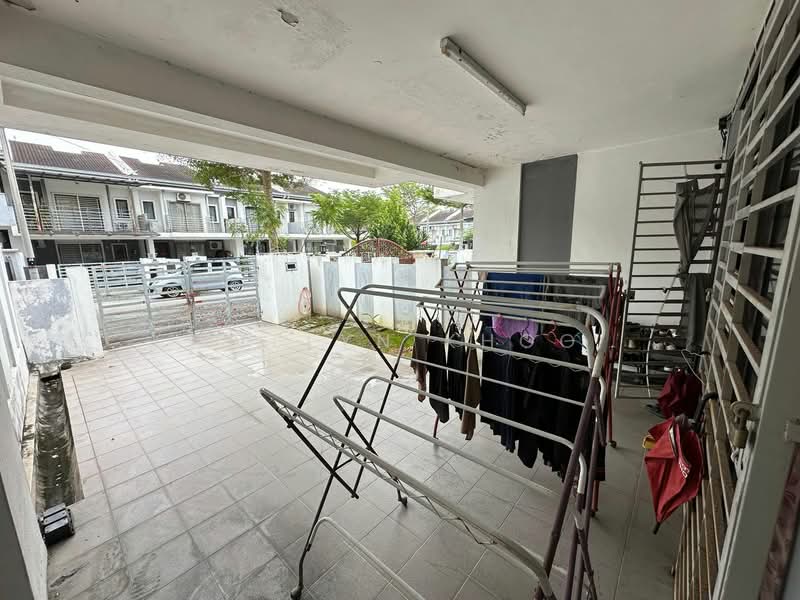 2-storey Terraced House for Sale in Bandar Tasik Puteri (Rawang) - Evelyn Khoo - Car Porch - PropertyGuru.com.my