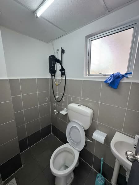 Apartment for Rent at Pangsapuri Laman Indah - Xuelly Cheong - Bathroom - PropertyGuru.com.my