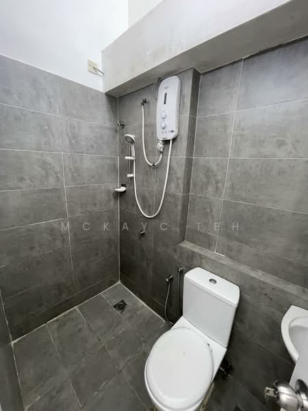 Rumah Teres 2 Tingkat untuk Disewa di Dengkil (Selangor) - MckayC TEH - Bathroom - PropertyGuru.com.my