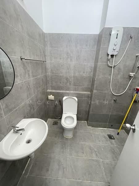 Rumah Teres 2 Tingkat untuk Disewa di Dengkil (Selangor) - MckayC TEH - Bathroom - PropertyGuru.com.my