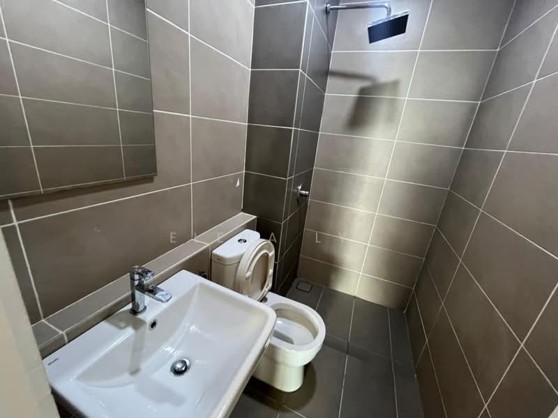 Service Residence for Sale at D'Pristine - Elena Lye - Bathroom - PropertyGuru.com.my