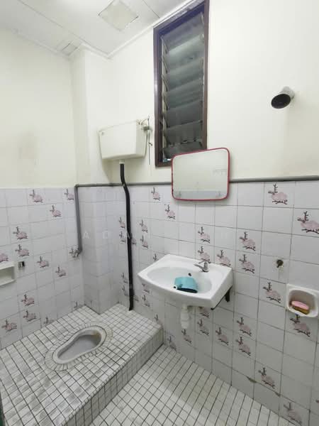 Taman Bukit Maluri untuk Untuk Dijual - RM 1,050,000, Mac 2026 - Bathroom - PropertyGuru.com.my