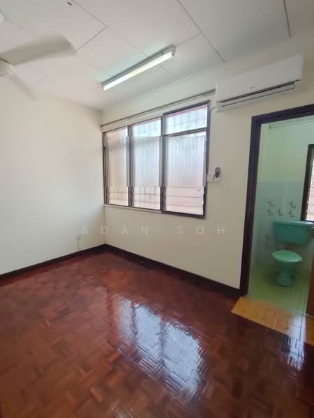 Taman Bukit Maluri untuk Untuk Dijual - RM 1,050,000, Mac 2026 - Bathroom - PropertyGuru.com.my