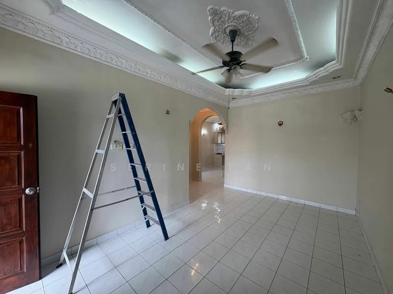1-storey Terraced House for Sale in Taman Perling (Perling) - Serine Tan - Living Room - PropertyGuru.com.my