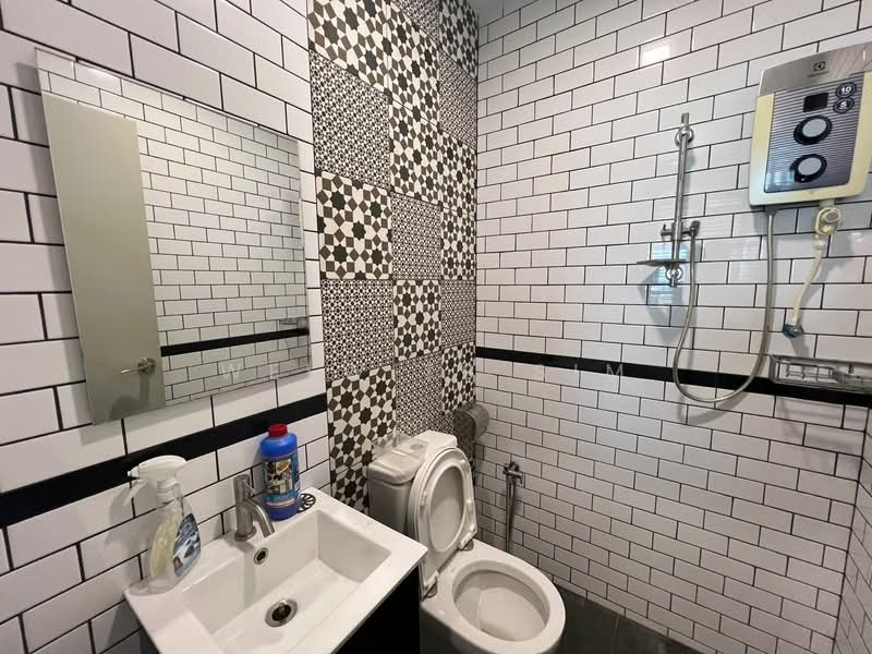 Servis Apartment untuk Disewa di Summerton - Welwits Sim - Bathroom - PropertyGuru.com.my