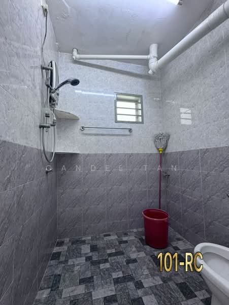 2-storey Terraced House for Rent in Taman Pandamaran Jaya (Pelabuhan Klang) - Candee Tan - Bathroom - PropertyGuru.com.my