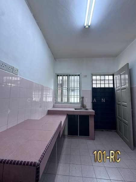 2-storey Terraced House for Rent in Taman Pandamaran Jaya (Pelabuhan Klang) - Candee Tan - Kitchen - PropertyGuru.com.my