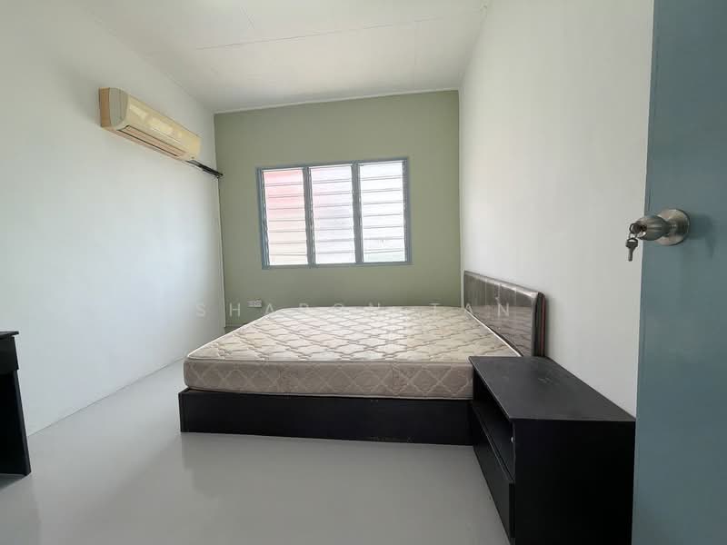 Rumah Pangsa Permas Jaya untuk Untuk Dijual - RM 220,000, Mac 2026 - Bedroom - PropertyGuru.com.my
