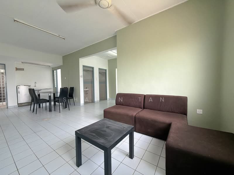 Rumah Pangsa Permas Jaya untuk Untuk Dijual - RM 220,000, Mac 2026 - Living Room - PropertyGuru.com.my