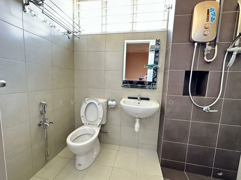 2-storey Terraced House for Sale in Bandar Tasik Puteri (Rawang) - Evelyn Khoo - Bathroom - PropertyGuru.com.my