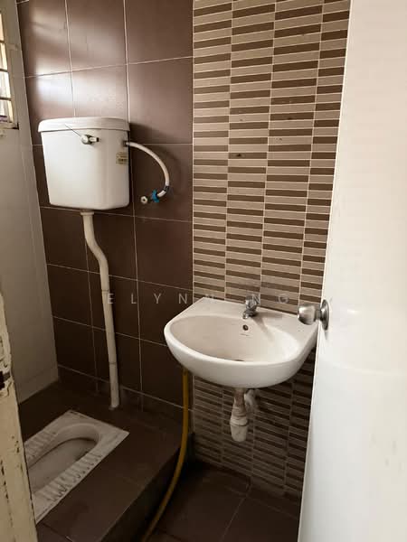 Shop for Rent in Puchong (Selangor) - Elynn Ng - Bathroom - PropertyGuru.com.my