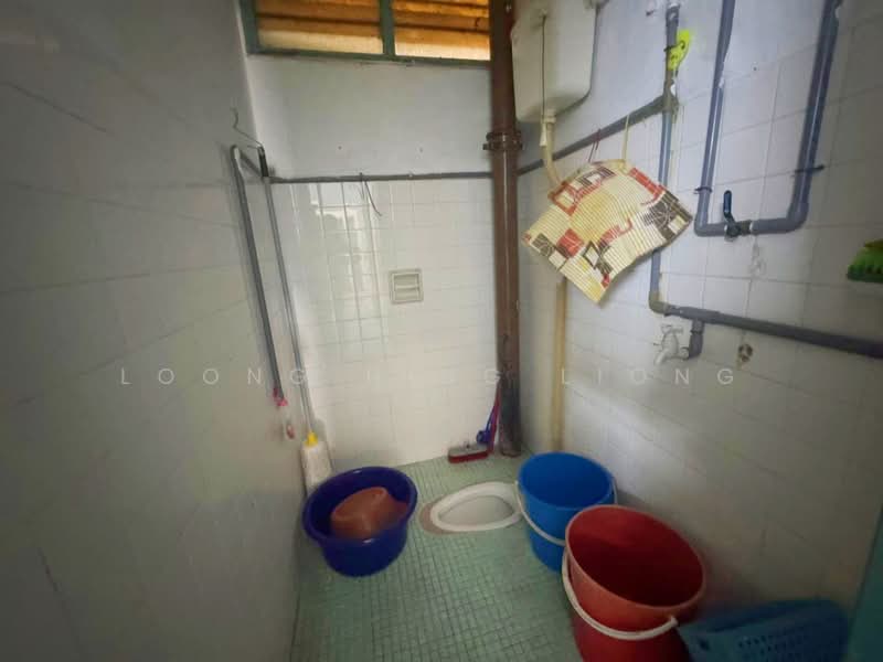 1-storey Terraced House for Sale in Taman Perling (Perling) - Loong Hing Liong - Bathroom - PropertyGuru.com.my