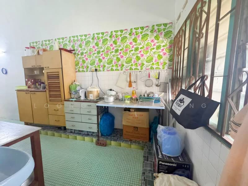 1-storey Terraced House for Sale in Taman Perling (Perling) - Loong Hing Liong - Kitchen - PropertyGuru.com.my