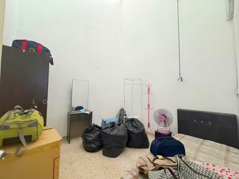 1-storey Terraced House for Sale in Taman Perling (Perling) - Loong Hing Liong - Bedroom - PropertyGuru.com.my