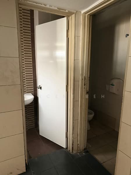 Shop for Rent in BANDAR PUCHONG JAYA (Puchong) - Vincent Beh - Bathroom - PropertyGuru.com.my
