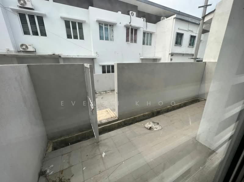 2-storey Terraced House for Sale in Bandar Tasik Puteri (Rawang) - Evelyn Khoo - Back Yard - PropertyGuru.com.my