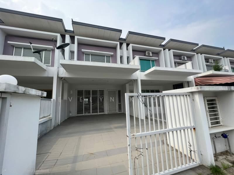 2-storey Terraced House for Sale in Bandar Tasik Puteri (Rawang) - Evelyn Khoo - Car Porch - PropertyGuru.com.my