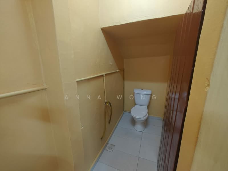 2-storey Terraced House for Rent in Taman Johor Jaya (Johor Bahru) - Anna Wong - Bathroom - PropertyGuru.com.my