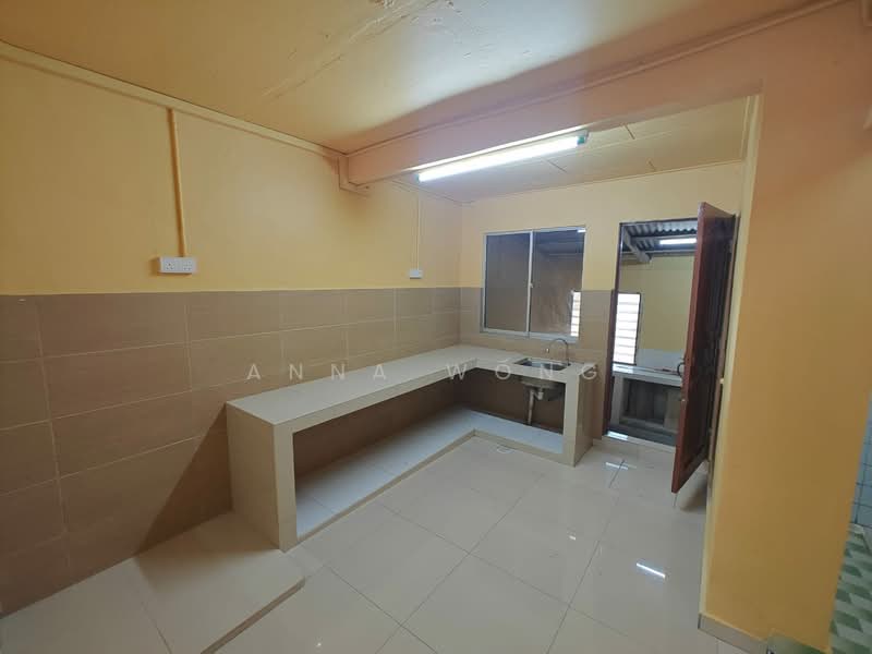 2-storey Terraced House for Rent in Taman Johor Jaya (Johor Bahru) - Anna Wong - Kitchen - PropertyGuru.com.my